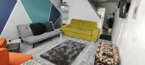 House with great location near Harry Potter studio